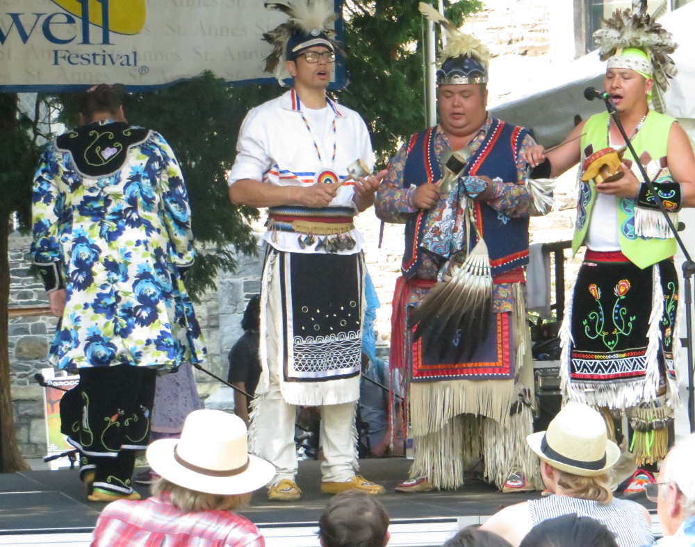 Chris Thomas & His Smoke Dancers - all photos by J. Stoller